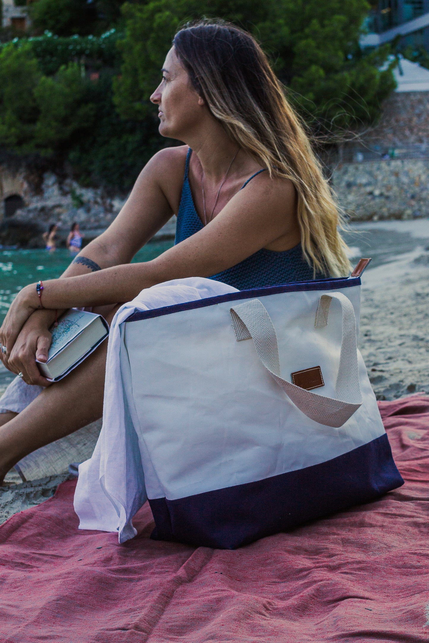 CLASSIC NAVY HANDBAG