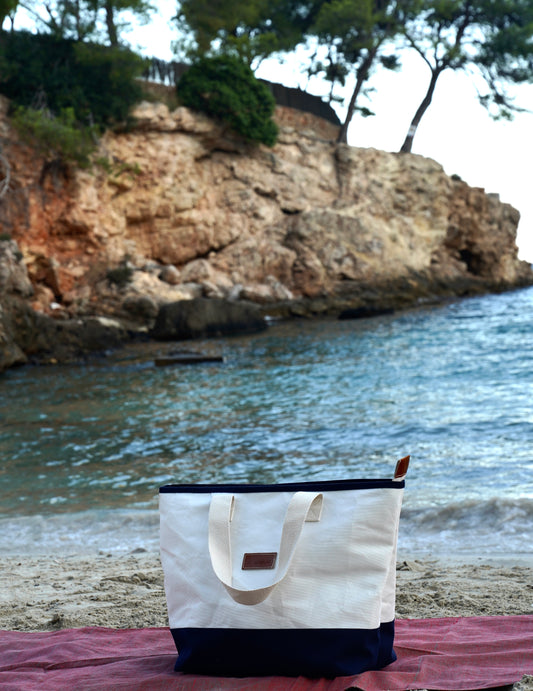 CLASSIC NAVY HANDBAG