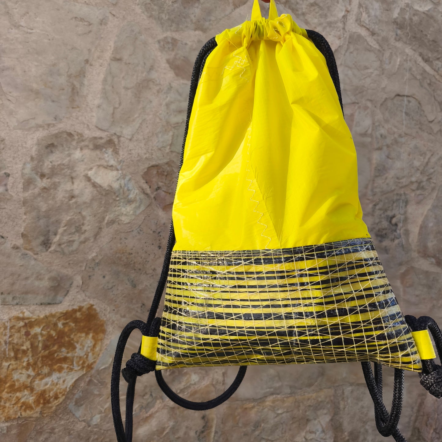 Mochila liviana cuerdas