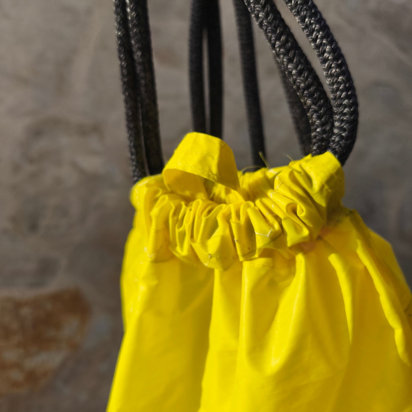 Mochila liviana cuerdas