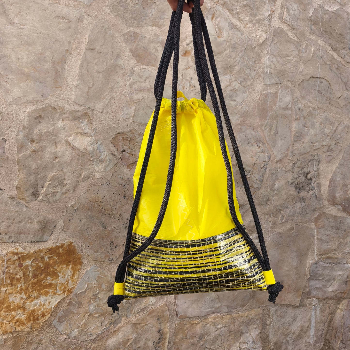 Mochila liviana cuerdas