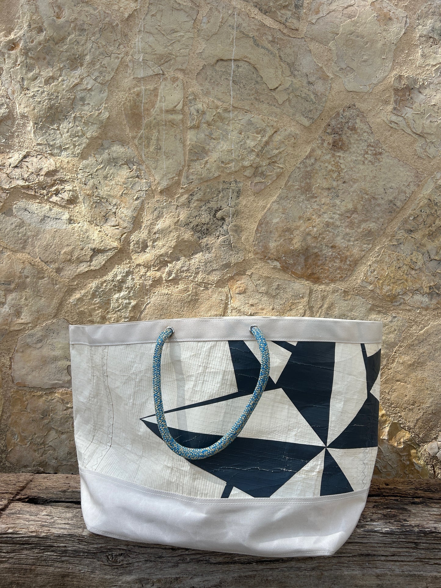 ENDLESS ROPES HANDBAG BUCKET