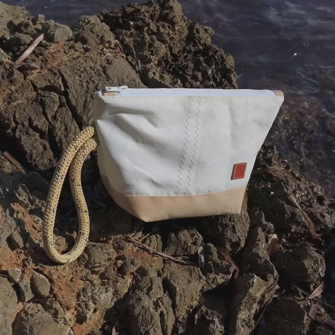 Cargar video: bolsos hechos con vela de barco en uso
